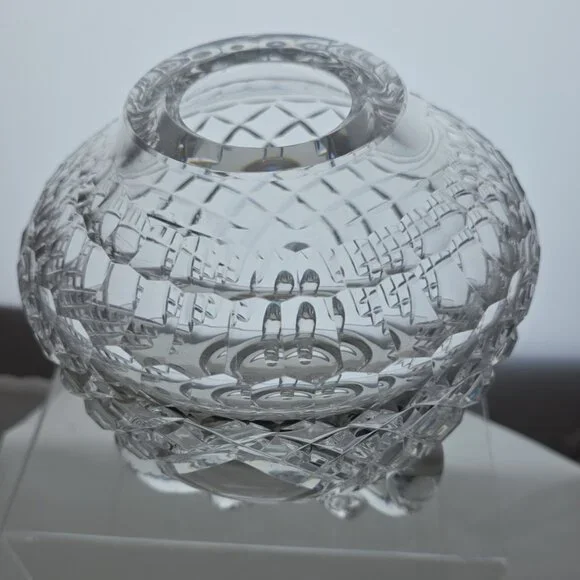 Hand cut glass rose bowl signed - Picture 3 of 3